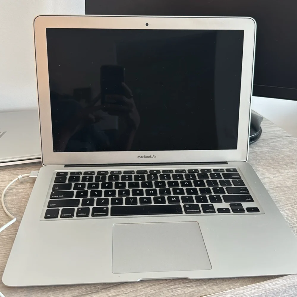 Apple MacBook in Sleek Silver Finish 13 inch